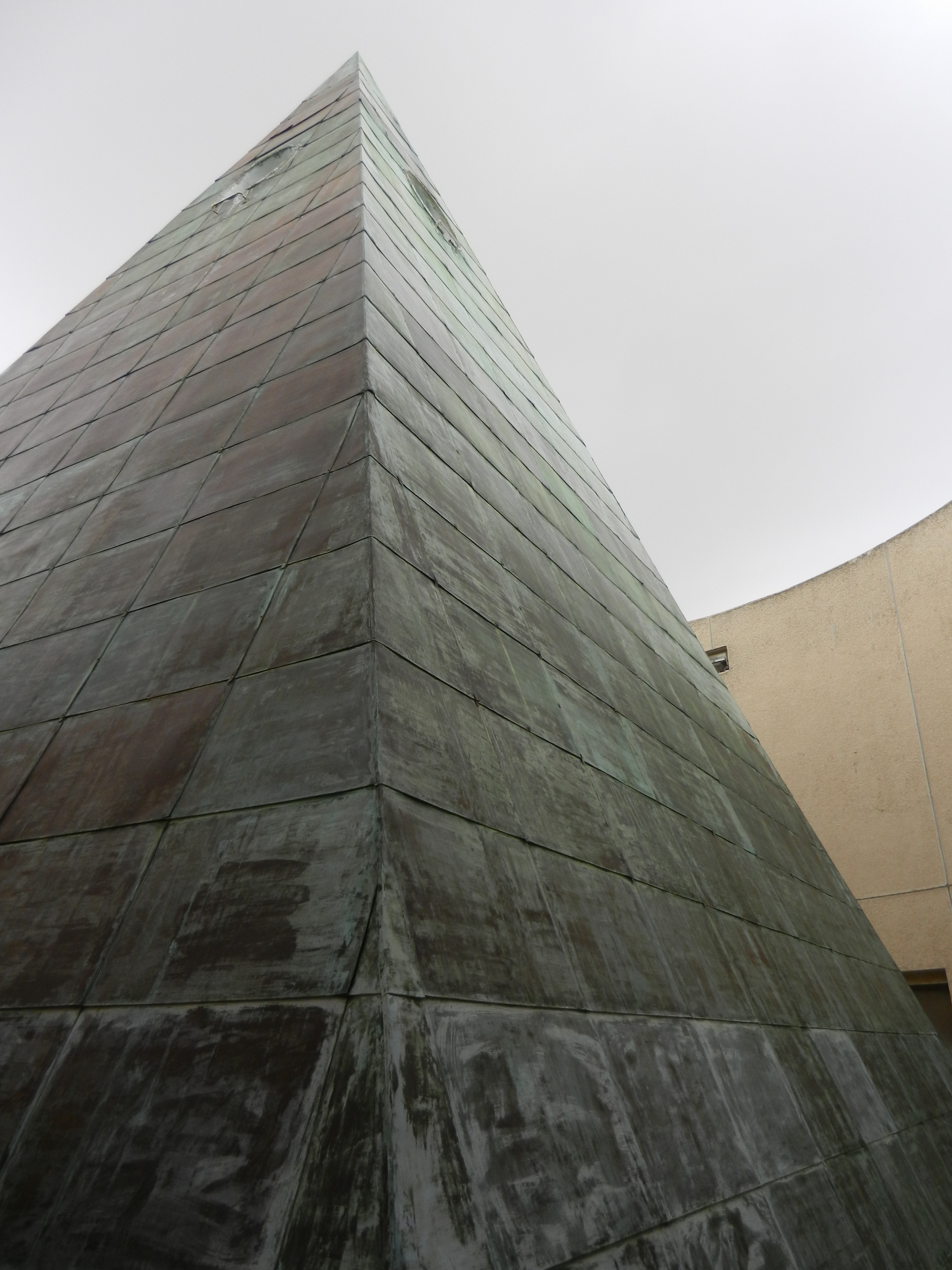 pyramide à oeil horus dans la cour supreme de jerusalem